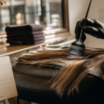 C’est quoi un balayage ? Voiles de mèches à main levée en salon