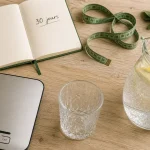Arrêt alcool et perte de poids : balance, eau, tour de taille